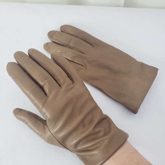 Lord & Taylor Accessories - Lord & Taylor tan taupe leather gloves cashmere lined